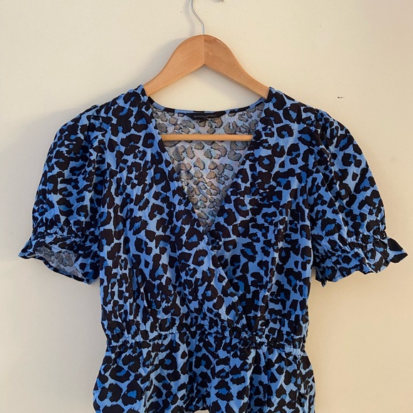 Banana Republic XS Crop Blue and black leopard print top - Picture 3 of 7